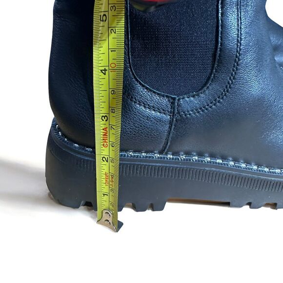 Kenneth Cole Boots Women's Size 7 Black Leather Radell Chelsea Chunky Lug Sole - Picture 9 of 12